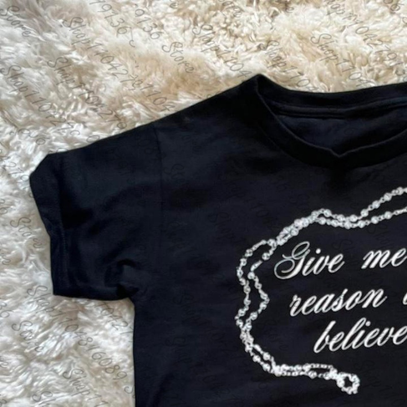 Pakaian Wanita 2000-an, Pakaia - Y2K Graphic Baby Tee Crop ulasan dan harga